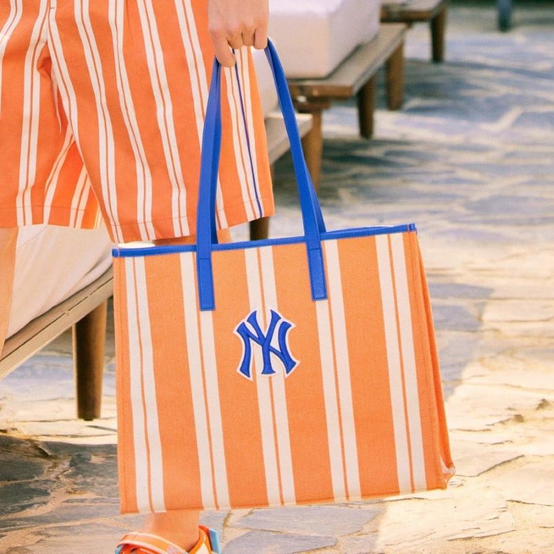 Top 10 mẫu túi xách nữ màu cam giúp bạn nâng tầm phong cách thời trang 11