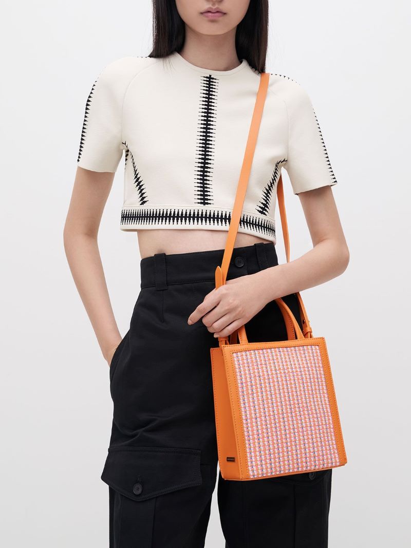 Top 10 mẫu túi xách nữ màu cam giúp bạn nâng tầm phong cách thời trang 9