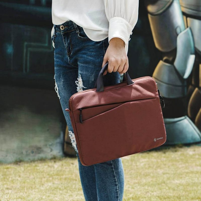 Top 6 mẫu túi xách nữ đựng được laptop với thiết kế thời thượng thu hút người dùng 3