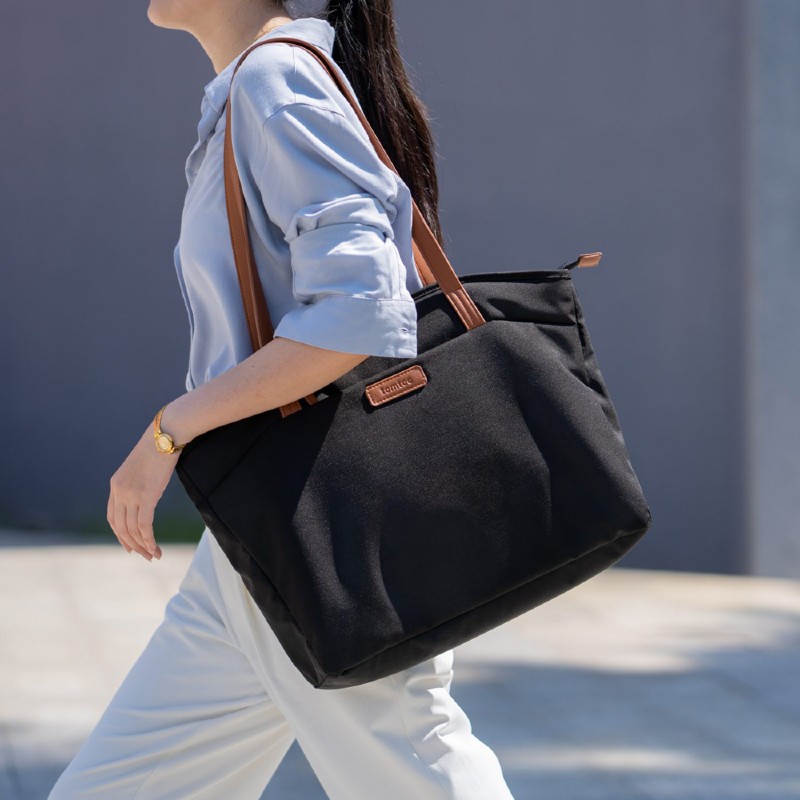 Top 6 mẫu túi xách nữ đựng được laptop với thiết kế thời thượng thu hút người dùng 6