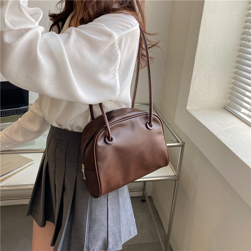 Nguyên nhân nên sở hữu một mẫu túi da bò nữ sành điệu 2