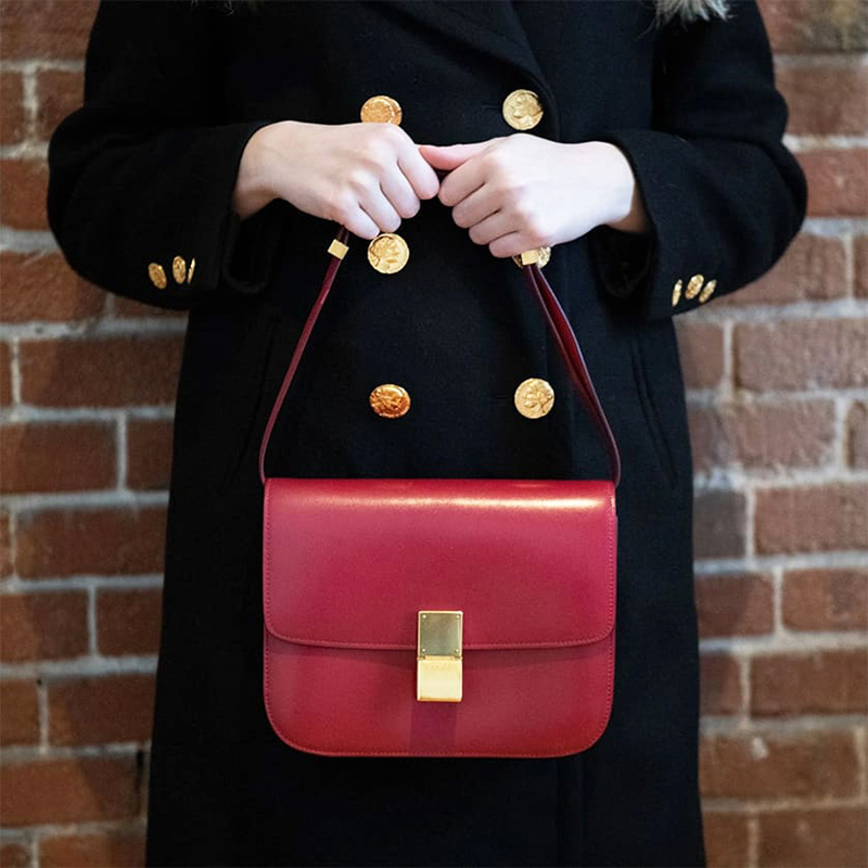 10+ mẫu túi đeo chéo màu đỏ thời trang và sành điệu dành cho phái đẹp 12