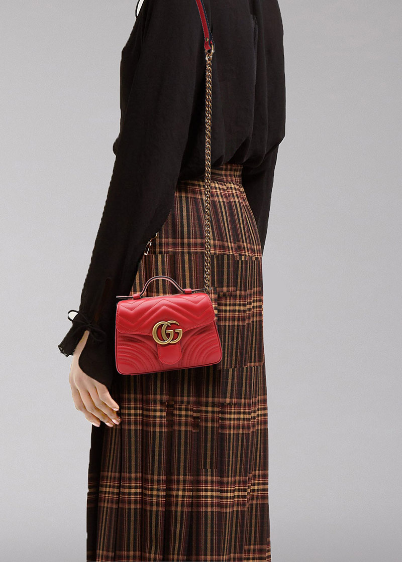 10+ mẫu túi đeo chéo màu đỏ thời trang và sành điệu dành cho phái đẹp 13