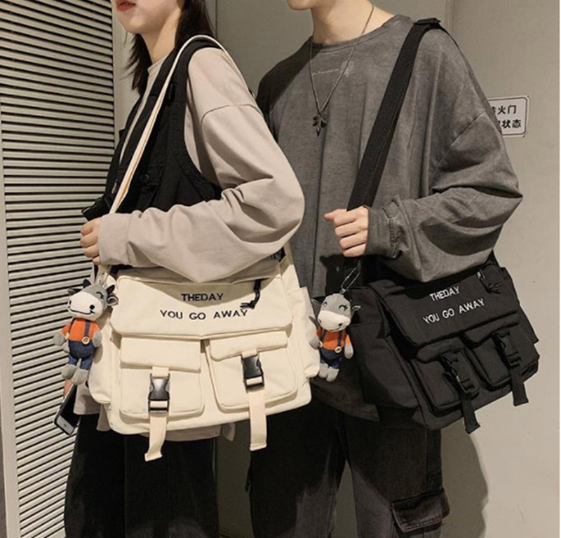 Những mẫu túi đeo chéo nữ đi học Hàn Quốc xinh xắn 3