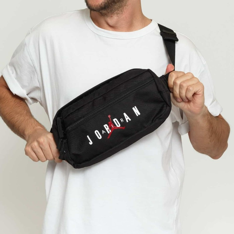Túi xách Nike, item thời trang với vẻ đẹp khỏe khoắn và thanh lịch đầy ấn tượng 3