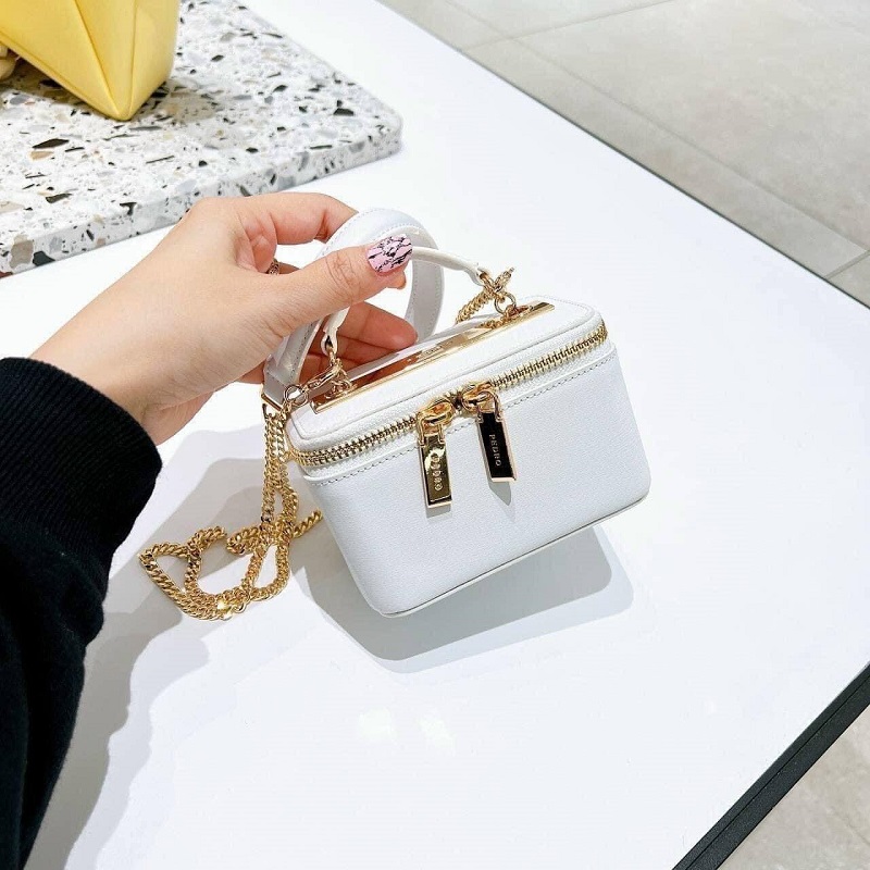 Top 5 mẫu túi xách trắng và phong cách phối đồ dễ ứng dụng 7