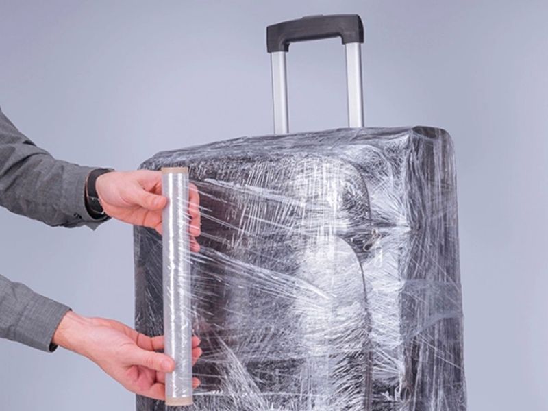 Ưu nhược điểm của màng bọc vali khi đóng gói hành lý đi máy bay 6